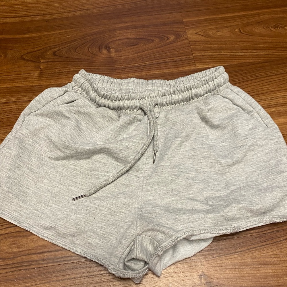no brand on tag but super cute grey sweat-shorts size small